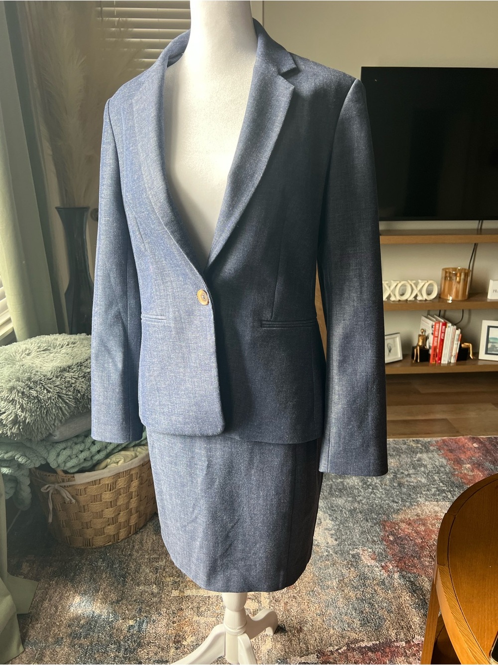Express women’s Suit Jacket and Skirt Set Jacket 8/Skirt 10